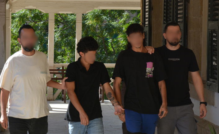 Evde uyuşturucu yetiştiren zanlılar 6 gün daha tutuklu kalacak