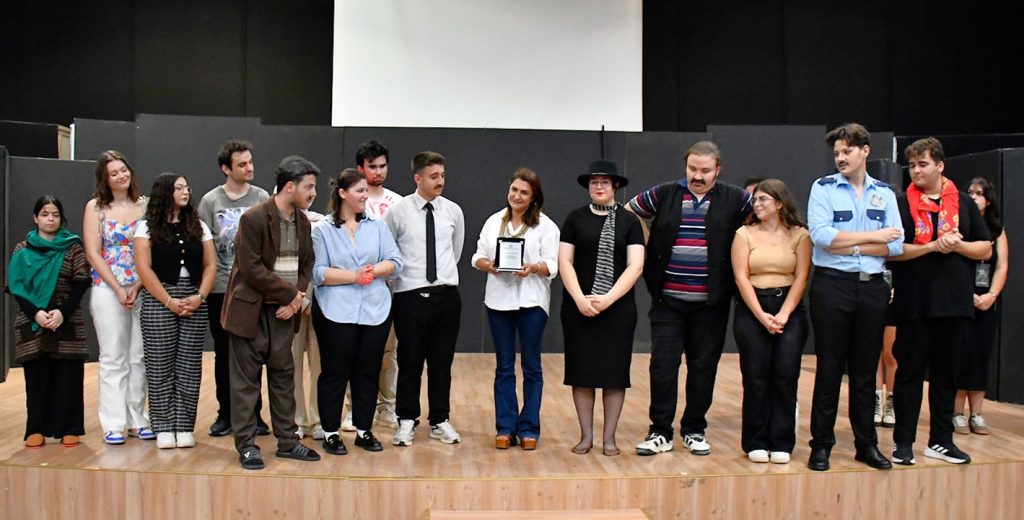 DAÜ Tiyatro Topluluğu Temaşa Gecesi-3’ü sahneledi