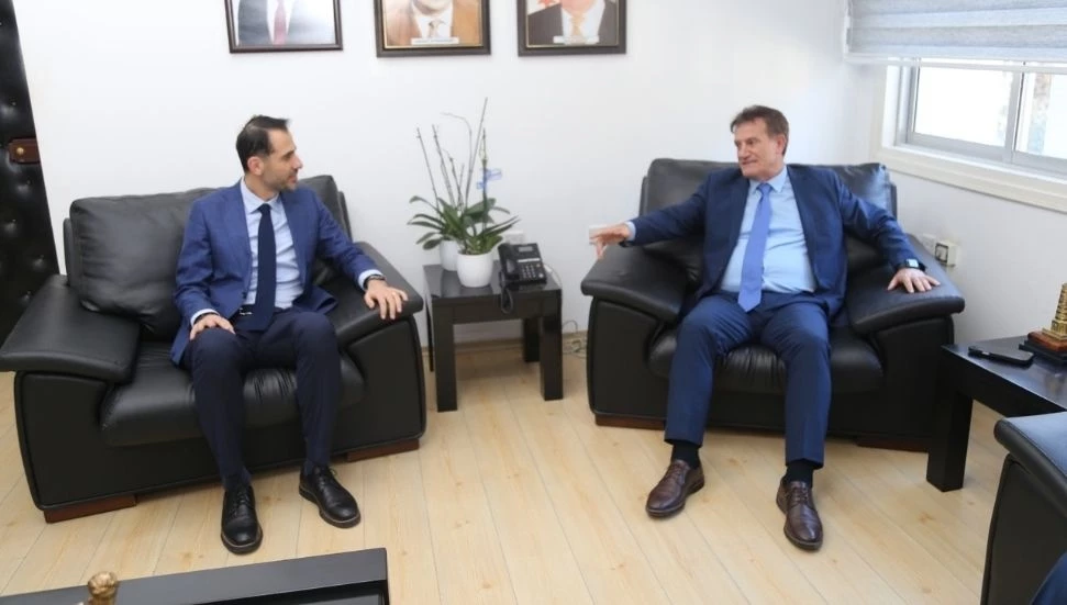 Erhan Arıklı, Radarsan Genel Müdürü Doğan ile lansman öncesi hız tespit kameralarını görüştü