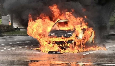 Ziyamet-Boltaşlı Kavşağı’nda seyir halindeki araçta yangın çıktı