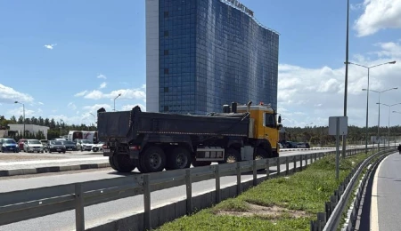 Osman Örek Caddesi eylem nedeniyle trafiğe kapatıldı