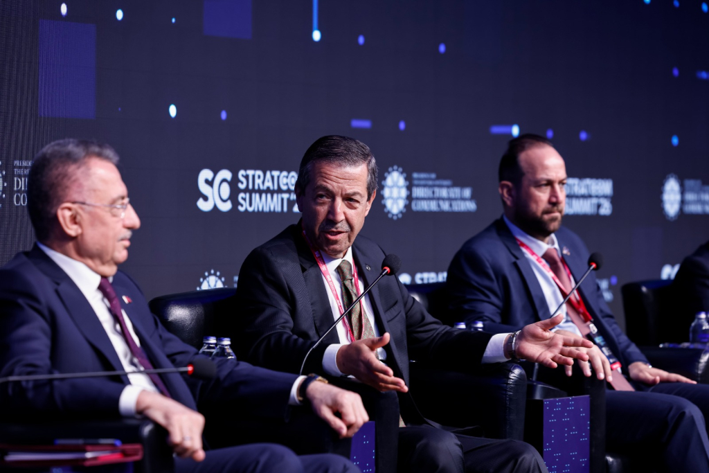 Ertuğruloğlu: Çok şanslıyız, ana vatanımız Türkiye bizim yanımızda