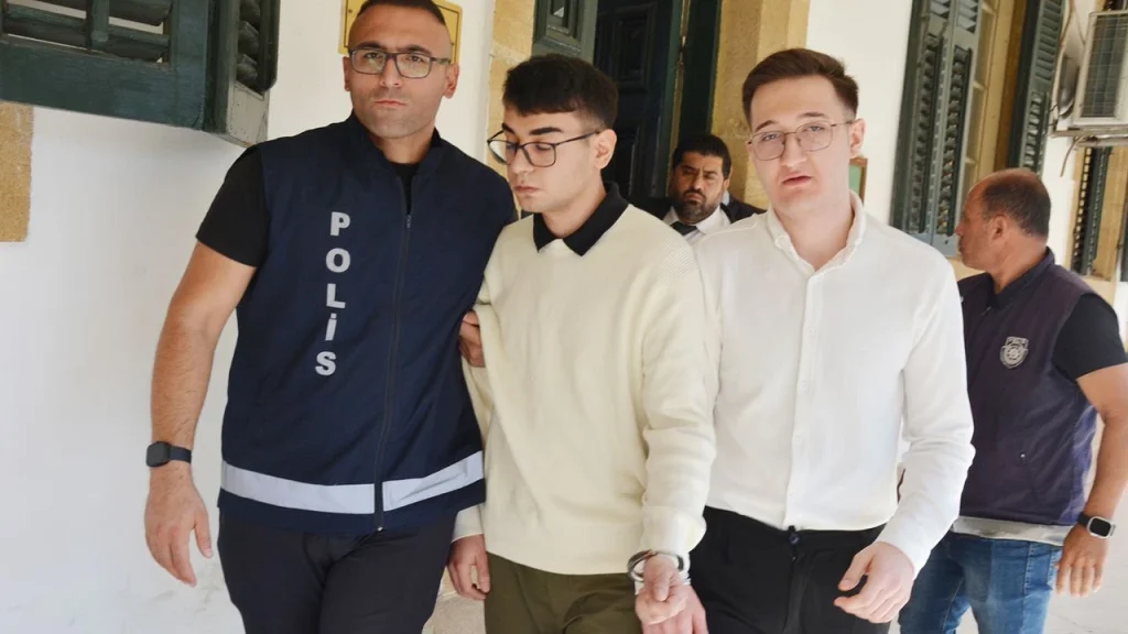 İki üniversite öğrencisine 2 yıl 6 ay hapis cezası!