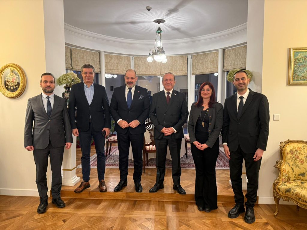 Bakan Ataoğlu, Polonya ziyaretinde Büyükelçi Denktaş’ı makamında ziyaret etti