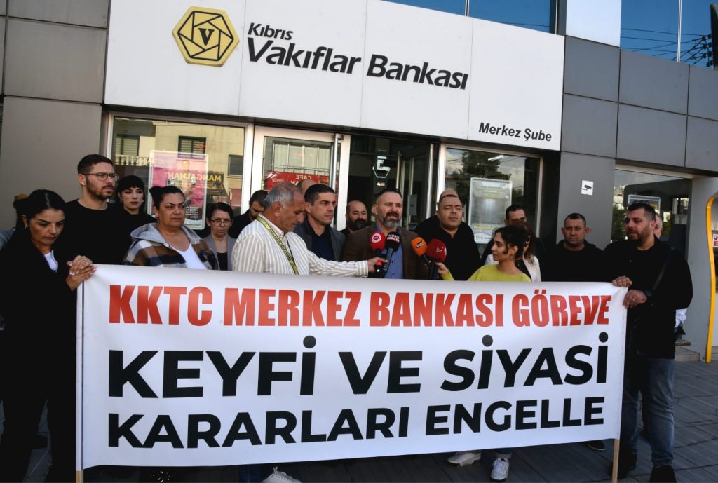 KTAMS, Vakıflar Bankası önünde basın açıklaması yaptı: “Bankacılık Yasası’na uygun mevzuat çıkarılmalı”
