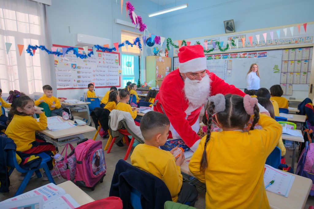 Gazimağusa Belediyesi 3 bin 855 çocuğa yeni yıl hediyesi verdi