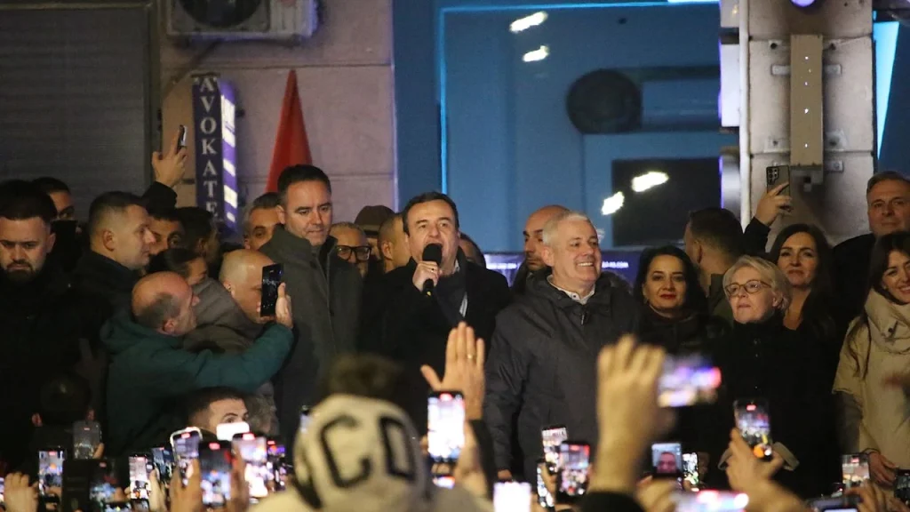 Kosova’da erken seçim: Kurti zafer ilan etti