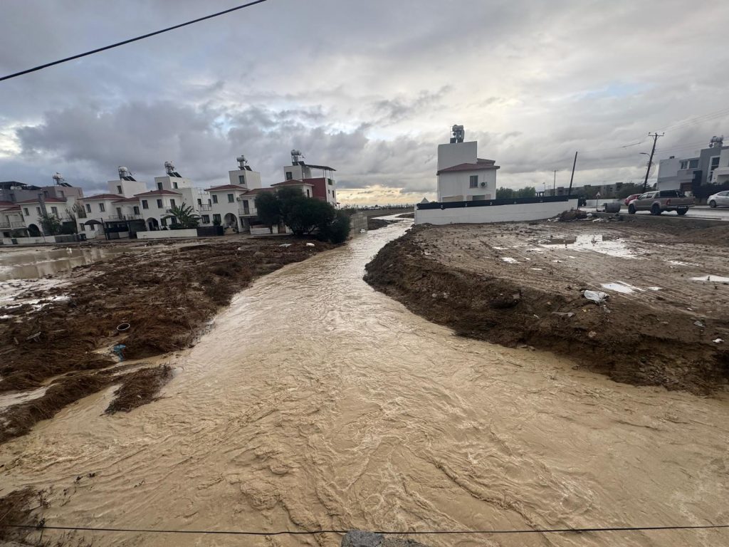 Amcaoğlu, Kanlıköy ve diğer bölgelerde incelemelerde bulundu: “Üçüncü dalgayı atlattık, dördüncü dalga geliyor”
