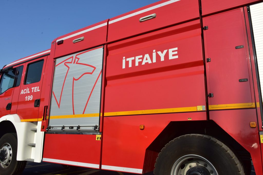 Girne-Lefkoşa ana yolunda araç yangını